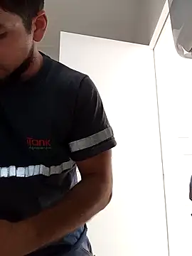 Snapshot of Lushakuiron1 chatting on 11/26/25, 03:46 Lushakuiron1 online show from 11/26/25, 03:46