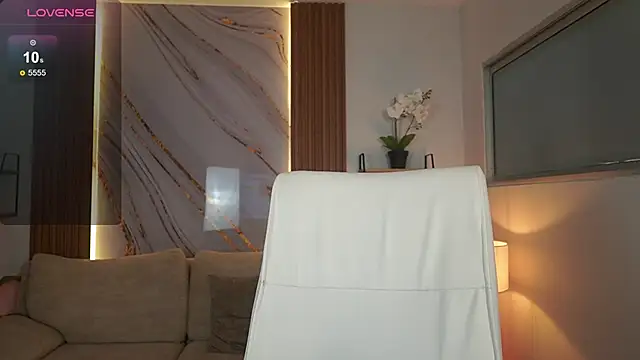 Snapshot of GiaNovak chatting on 12/20/25, 07:10 GiaNovak online show from 12/20/25, 07:10