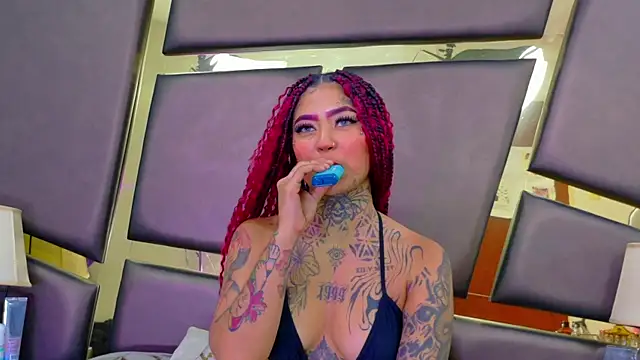 Snapshot of EmilieLake chatting on 03/22/26, 02:04 EmilieLake online show from 03/22/26, 02:04