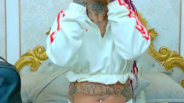 Snapshot of EmilieLake chatting on 03/28/26, 02:16 EmilieLake online show from 03/28/26, 02:16