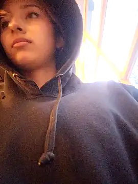 Snapshot of GiselleFever chatting on 11/04/25, 11:04 GiselleFever online show from 11/04/25, 11:04