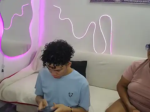 Snapshot of brutal_dirty_sex chatting on 10/11/25, 09:24 brutal dirty sex online show from 10/11/25, 09:24