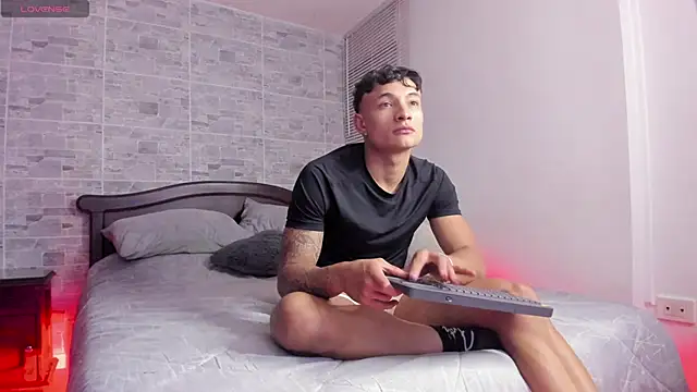 Snapshot of DavisFirb chatting on 11/22/25, 03:05 DavisFirb online show from 11/22/25, 03:05