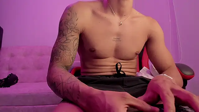 Snapshot of DavisFirb chatting on 04/09/26, 02:44 DavisFirb online show from 04/09/26, 02:44