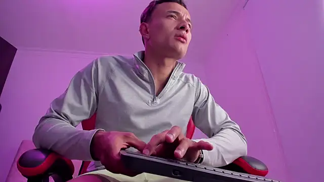 Snapshot of DavisFirb chatting on 04/14/26, 03:12 DavisFirb online show from 04/14/26, 03:12