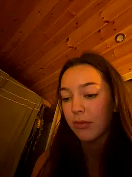 Snapshot of LillieOlive chatting on 12/14/25, 09:30 LillieOlive online show from 12/14/25, 09:30