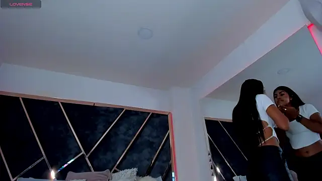 SusanaHenao online show from 11/18/25, 07:07