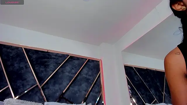 SusanaHenao online show from 11/25/25, 05:35