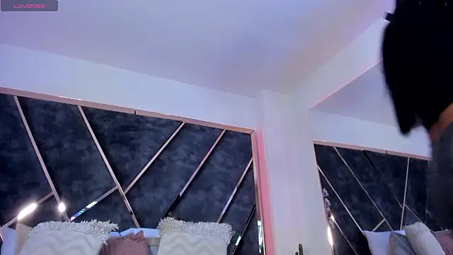 SusanaHenao online show from 03/25/26, 04:57