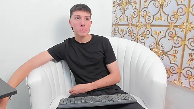 LittleDanny  online show from 11/21/25, 04:27