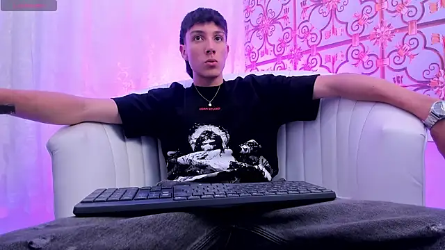 Snapshot of LittleDanny_ chatting on 03/17/26, 03:15 LittleDanny online show from 03/17/26, 03:15