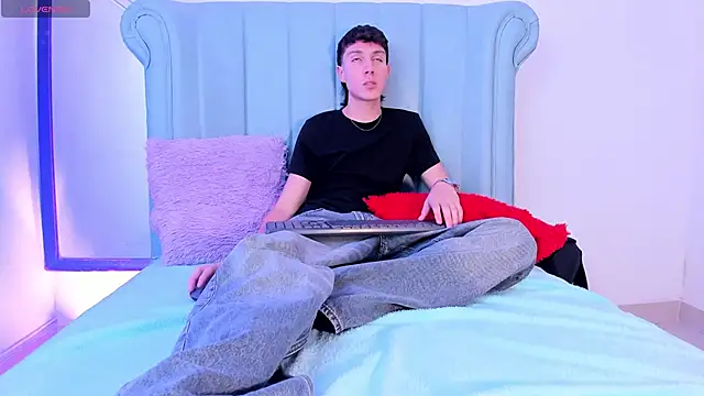 Snapshot of LittleDanny_ chatting on 04/24/26, 08:55 LittleDanny online show from 04/24/26, 08:55