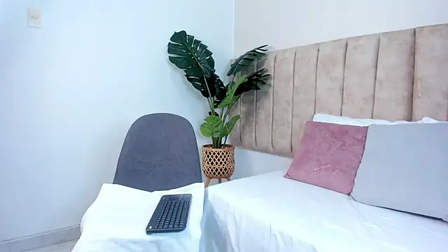 Karina Harris online show from 10/02/25, 12:34