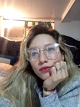 Snapshot of Licethf00x chatting on 11/03/25, 04:14 Licethf00x online show from 11/03/25, 04:14