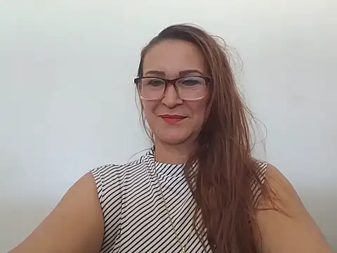 Snapshot of MiaVega chatting on 09/25/25, 02:54 MiaVega online show from 09/25/25, 02:54