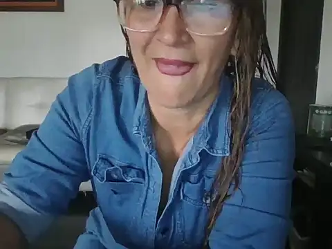 Snapshot of MiaVega chatting on 10/16/25, 02:51 MiaVega online show from 10/16/25, 02:51