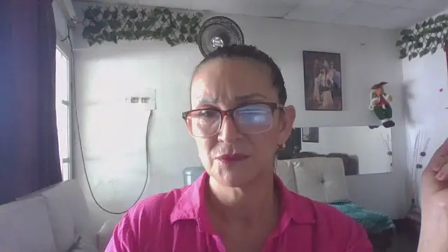 Snapshot of MiaVega chatting on 10/28/25, 03:47 MiaVega online show from 10/28/25, 03:47