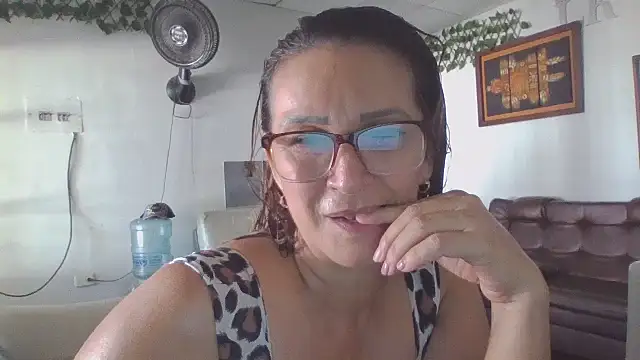 Snapshot of MiaVega chatting on 11/01/25, 03:03 MiaVega online show from 11/01/25, 03:03