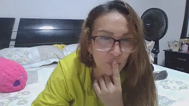 Snapshot of MiaVega chatting on 11/09/25, 05:00 MiaVega online show from 11/09/25, 05:00