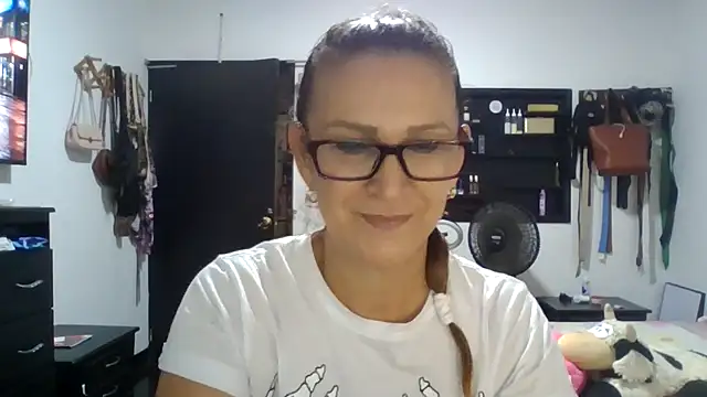 Snapshot of MiaVega chatting on 12/14/25, 10:03 MiaVega online show from 12/14/25, 10:03