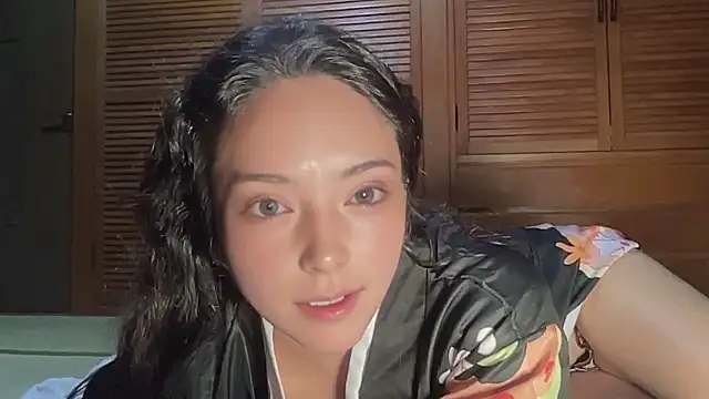 Snapshot of ena8888 chatting on 10/26/25, 04:02 ena8888 online show from 10/26/25, 04:02