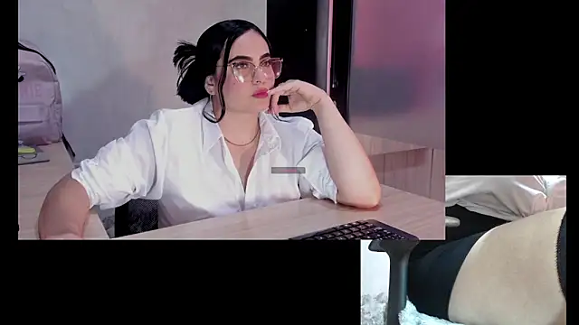 Snapshot of sofiiacarson chatting on 03/07/26, 08:06 sofiiacarson online show from 03/07/26, 08:06