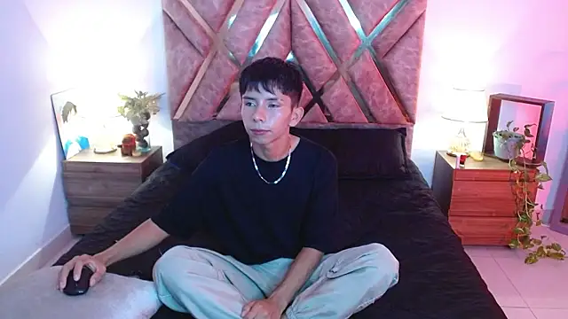 Snapshot of Hyunjin_Son chatting on 09/19/25, 12:34 Hyunjin Son online show from 09/19/25, 12:34