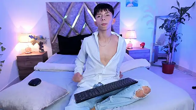 Snapshot of Hyunjin_Son chatting on 10/12/25, 04:39 Hyunjin Son online show from 10/12/25, 04:39