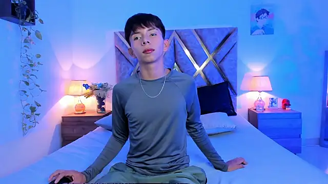 Snapshot of Hyunjin_Son chatting on 10/21/25, 08:31 Hyunjin Son online show from 10/21/25, 08:31