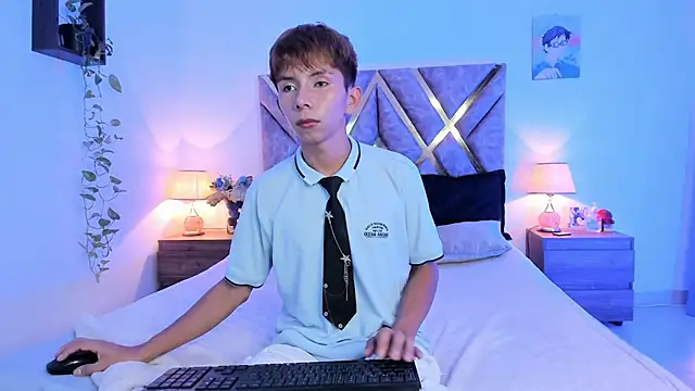 Snapshot of Hyunjin_Son chatting on 10/24/25, 10:50 Hyunjin Son online show from 10/24/25, 10:50