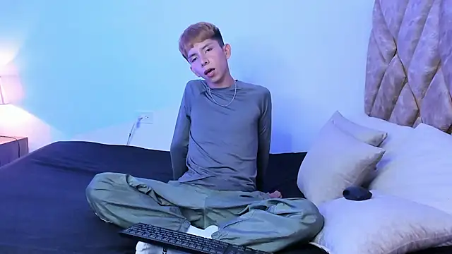 Snapshot of Hyunjin_Son chatting on 12/21/25, 03:52 Hyunjin Son online show from 12/21/25, 03:52