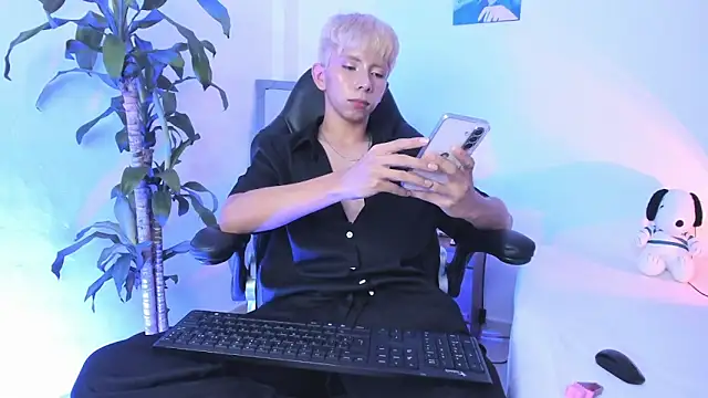 Snapshot of Hyunjin_Son chatting on 01/06/26, 06:00 Hyunjin Son online show from 01/06/26, 06:00