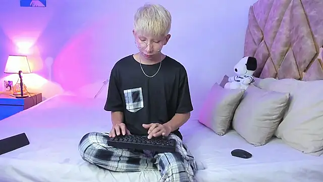 Snapshot of Hyunjin_Son chatting on 01/12/26, 05:40 Hyunjin Son online show from 01/12/26, 05:40