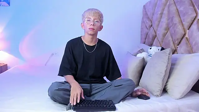 Snapshot of Hyunjin_Son chatting on 01/15/26, 07:50 Hyunjin Son online show from 01/15/26, 07:50