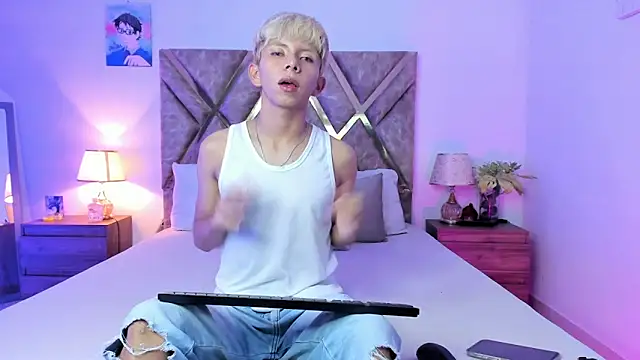 Snapshot of Hyunjin_Son chatting on 02/10/26, 12:37 Hyunjin Son online show from 02/10/26, 12:37