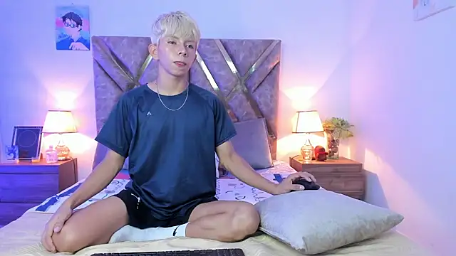 Snapshot of Hyunjin_Son chatting on 02/16/26, 04:36 Hyunjin Son online show from 02/16/26, 04:36