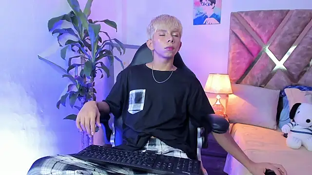 Snapshot of Hyunjin_Son chatting on 02/17/26, 08:37 Hyunjin Son online show from 02/17/26, 08:37