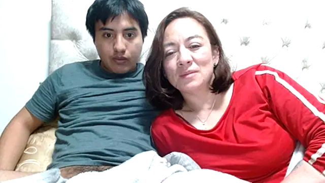 Snapshot of the_magnificent8 chatting on 11/30/25, 02:04 the magnificent8 online show from 11/30/25, 02:04