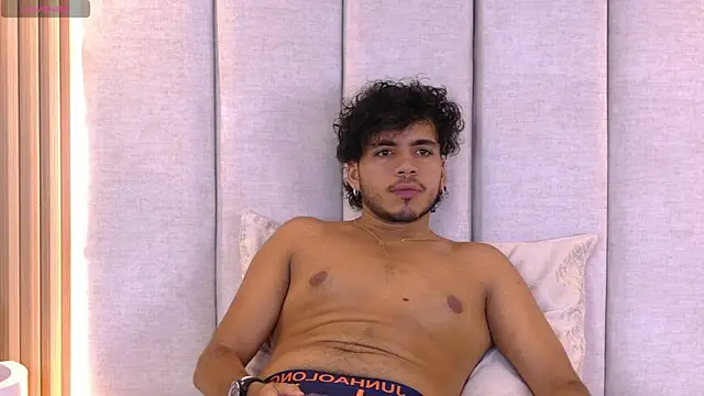 Snapshot of AlexanderJordan chatting on 09/22/25, 04:09 AlexanderJordan online show from 09/22/25, 04:09