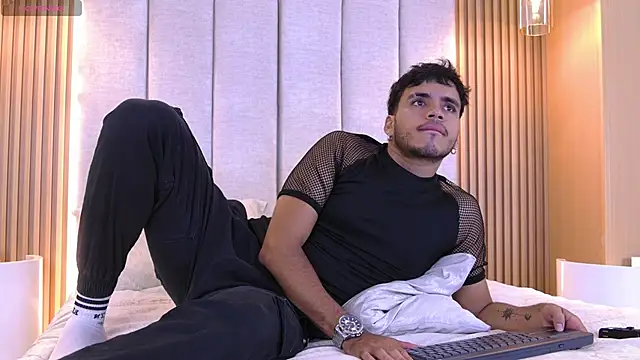 Snapshot of AlexanderJordan chatting on 10/04/25, 07:12 AlexanderJordan online show from 10/04/25, 07:12