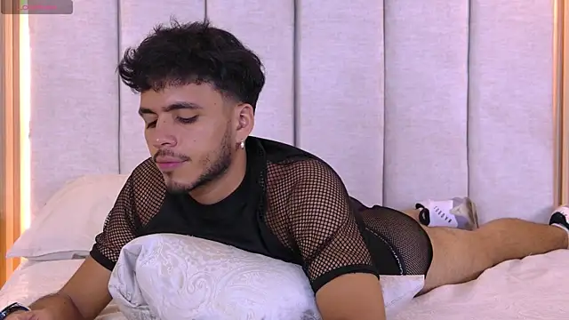 Snapshot of AlexanderJordan chatting on 10/18/25, 08:53 AlexanderJordan online show from 10/18/25, 08:53