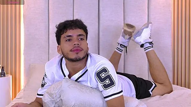 Snapshot of AlexanderJordan chatting on 10/19/25, 03:45 AlexanderJordan online show from 10/19/25, 03:45