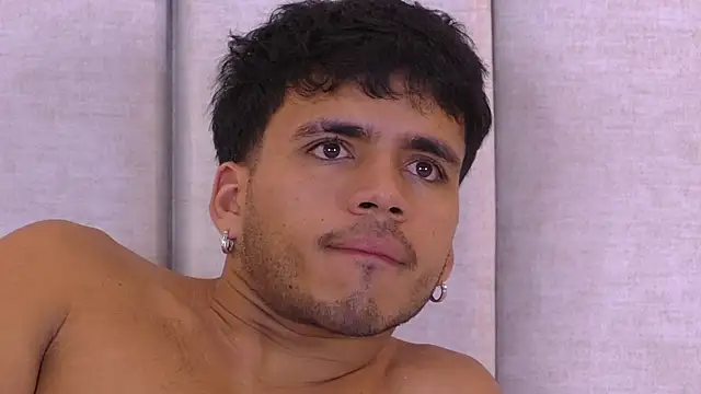 Snapshot of AlexanderJordan chatting on 11/07/25, 12:21 AlexanderJordan online show from 11/07/25, 12:21