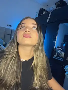 Snapshot of AnnyLopezzz_ chatting on 03/07/26, 05:04 AnnyLopezzz online show from 03/07/26, 05:04