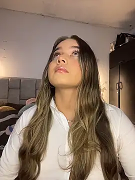 Snapshot of AnnyLopezzz_ chatting on 03/08/26, 04:38 AnnyLopezzz online show from 03/08/26, 04:38