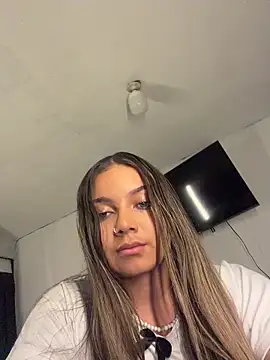 Snapshot of AnnyLopezzz_ chatting on 03/12/26, 03:12 AnnyLopezzz online show from 03/12/26, 03:12