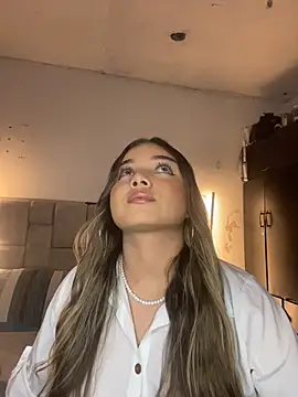 Snapshot of AnnyLopezzz_ chatting on 03/14/26, 05:46 AnnyLopezzz online show from 03/14/26, 05:46