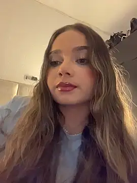 Snapshot of AnnyLopezzz_ chatting on 03/16/26, 05:44 AnnyLopezzz online show from 03/16/26, 05:44