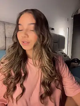 Snapshot of AnnyLopezzz_ chatting on 03/21/26, 08:19 AnnyLopezzz online show from 03/21/26, 08:19