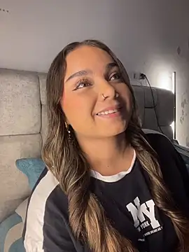 Snapshot of AnnyLopezzz_ chatting on 03/24/26, 03:00 AnnyLopezzz online show from 03/24/26, 03:00